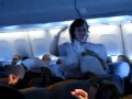Бой подушками в самолете Lufthansa