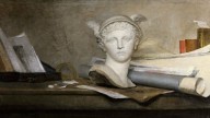 с атрибутами искусств
