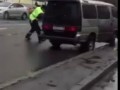 Полицейские открыли стрельбу по микроавтобусу в Петербурге