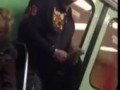 Цыган отрабатывает телефон в метро