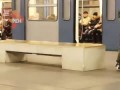 Видео: Подросток совершил сальто перед едущим поездом в метро