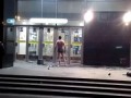 Пьяный пытается попасть в метро