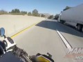 Мотоциклист ювелирно свалился под грузовик