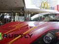 Австралийский McDonalds доставляет еду на Ferrari и Lamborghini