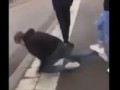 Беженец избивает подростка в Швеции