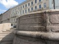 3.Гранитный спуск к Неве около дома 30.