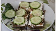 с сыром и огурцом