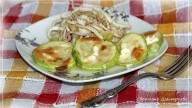 с луком и запеченными кабачками