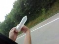 Geplatztes Kondom auf Autobahn