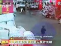 www.Novosti3000.com - Китай, маленькую девочку переехали машины