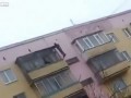 Наркоман прыгает с балкона