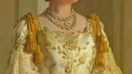 Queen_Elizabeth_Bowes_Lyon_in_Coronation_Robes_by_Sir_Gerald_Kelly_(cropped)