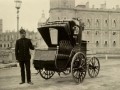 34.Электромобиль Ипполита Романова у Гатчинского дворц