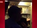 Бизнесмен избил стюарта и пассажиров в самолете