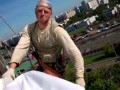 Ниндзя снимает баннер Навальный