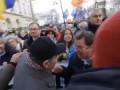 Участника акции "Марша памяти" Немцова, не считающего Бандеру героем, бьют оппозиционеры