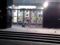Борьба с дверью в метро.