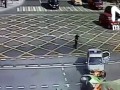 Авто МВД сносит грузовик в центре Москвы