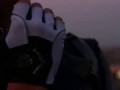 Zackees -- перчатки со светодиодными курсоуказателями