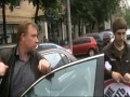 Активисты акции "Мне плевать на всех" учат правилам водителя Бентли
