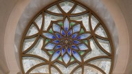 Abu_dhabi,_Moschea_dello_Sceicco_Zayed,_aula_di_preghiera,_vetrata_01