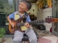 Maituo playing blues.