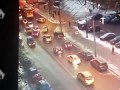 Камера зафиксировала, как лихачит водитель -Мерседеса-, сбившего насмерть человека в Москве