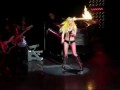 Lady Gaga упала на сцене